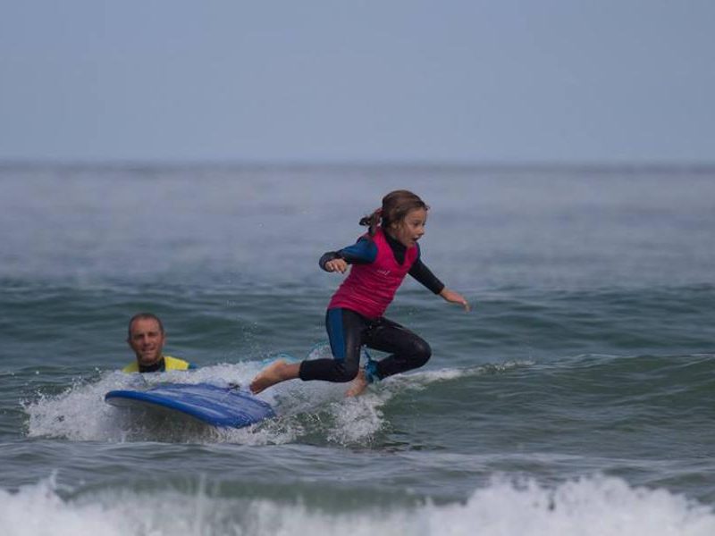 surf para niños en somo loredo